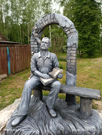 Памятник Николаю Мельникову