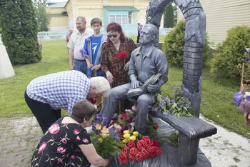 Памятник Николаю Мельникову